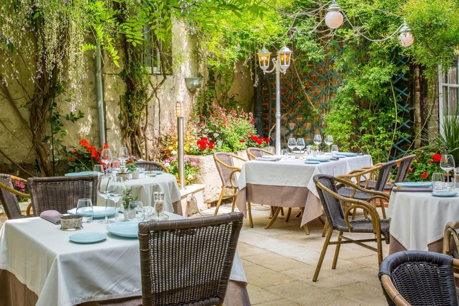Logis Hotels Restaurant La Mere Hamard Semblancay Exterior photo