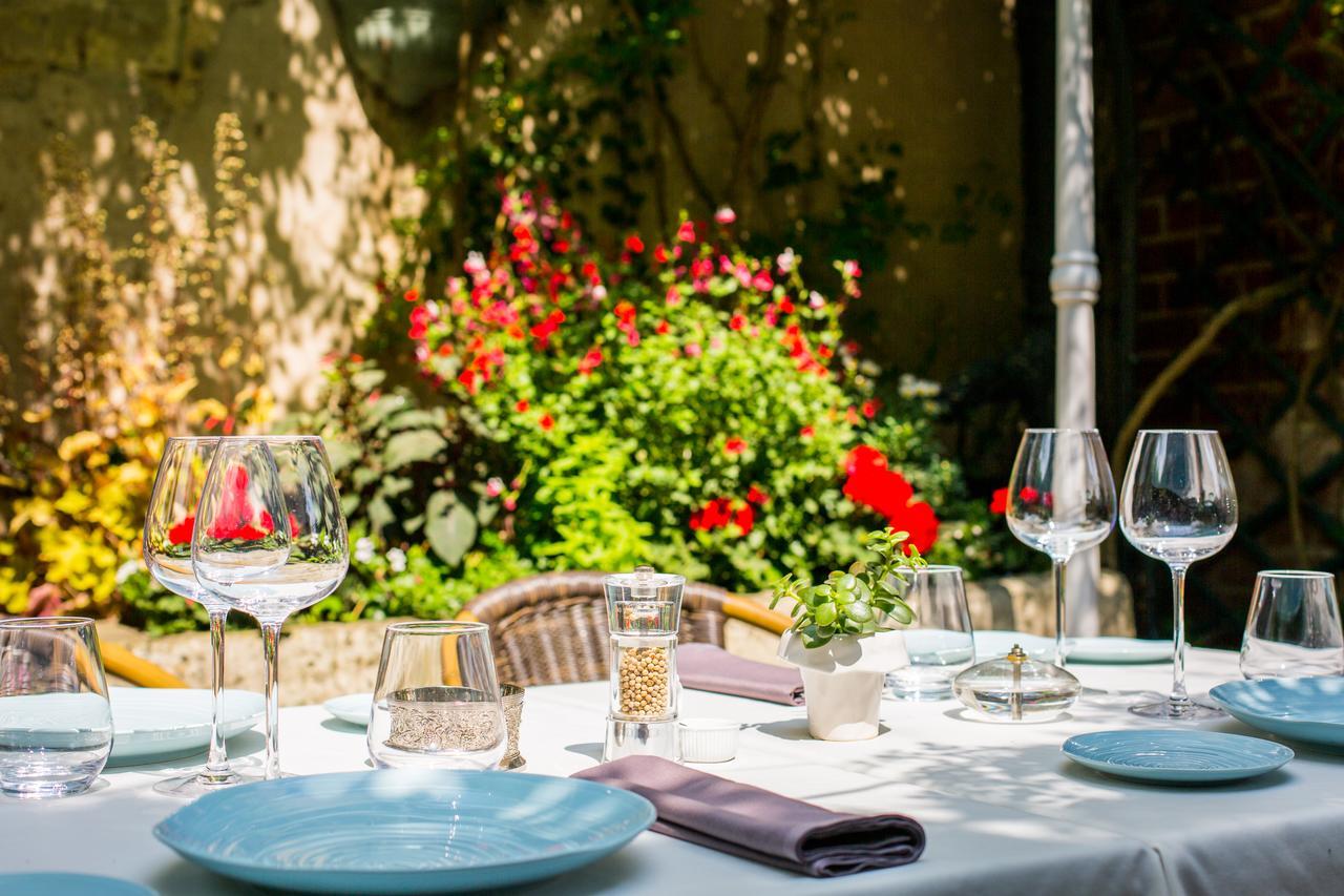 Logis Hotels Restaurant La Mere Hamard Semblancay Exterior photo
