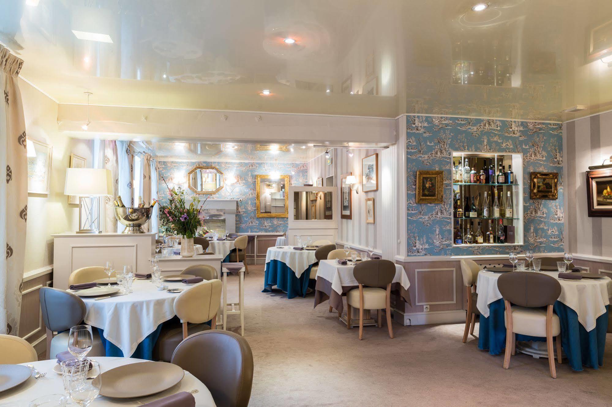 Logis Hotels Restaurant La Mere Hamard Semblancay Exterior photo